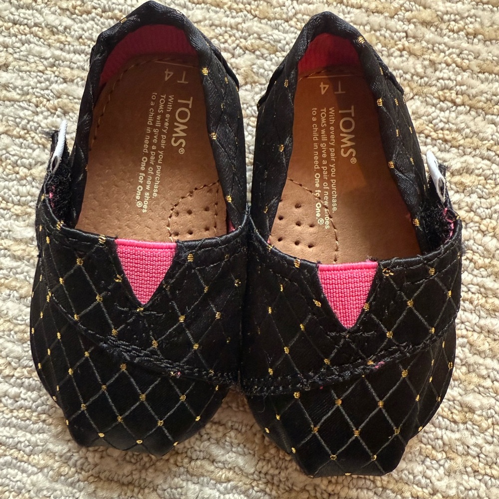 TOMS baby Black Quilted Shoes with Pink Accents